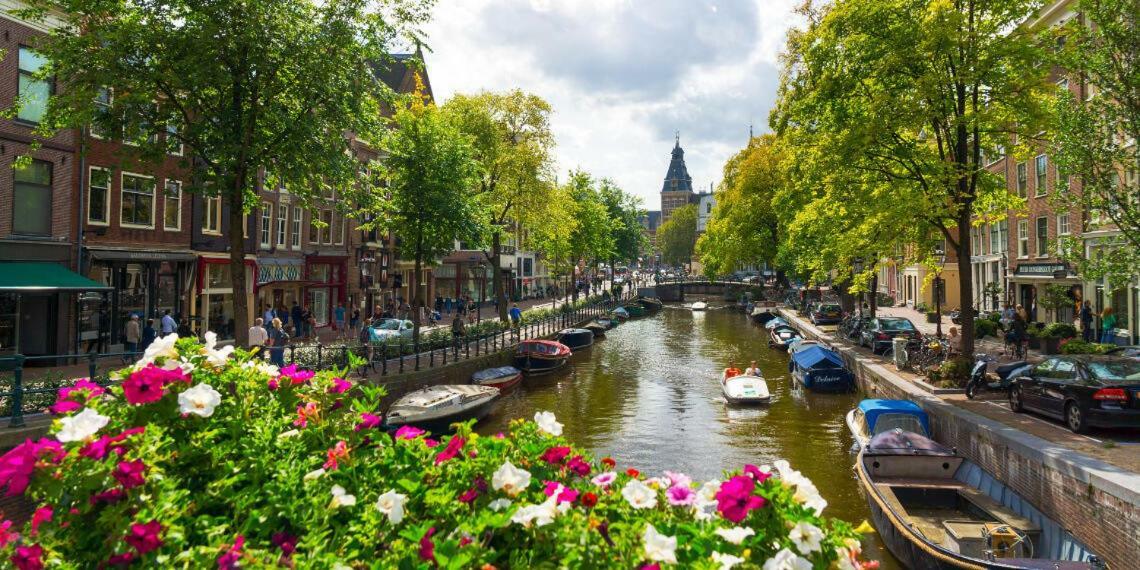 Vakantieverblijf Aan De Dijk Hotell Hippolytushoef Exteriör bild